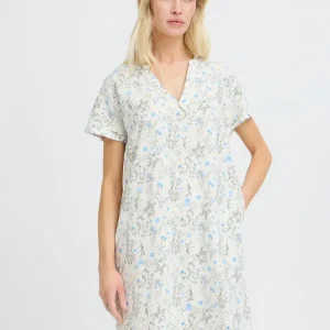 BYFALAKKA – Blommig linneklänning