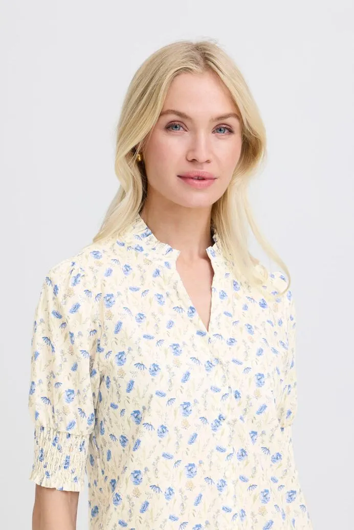 BYIUNIA – Topp med blå blommor