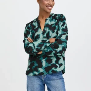 BYIBINE – Grönmönstrad blus